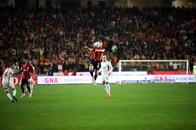 Gaziantep FK - Galatasaray Maçında İlk Yarı Sonucu: 0-1