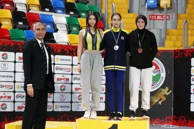 İstanbul'da U18 Türkiye Salon Atletizm Şampiyonası Sona Erdi