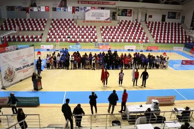 Muş'ta Badminton Gençler Grup Müsabakaları Başladı