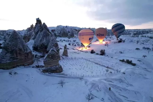 Kapadokya'da Kar Yağışı Nedeniyle Balon Turları İptal Edildi