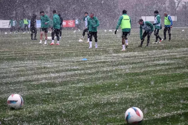 Sakaryaspor Kar Yağışı Altında Çorum FK Maçına Hazırlanıyor