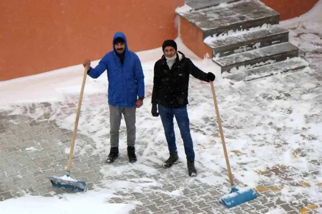 Diyadin'de Kar Yağışı Hayatı Olumsuz Etkiliyor