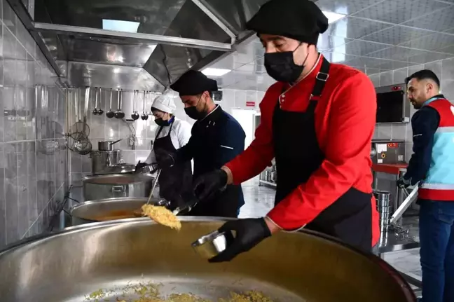 Şırnak'ta Yetim ve Muhtaç Ailelere Günde 3 Öğün Sıcak Yemek