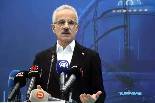 Bakan Uraloğlu, ilk yerli ve milli elektrikli tren setlerinin kaynağını yaptı