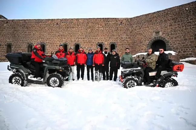 Erzurum'da Kış Sporları Coşkusu: Valiler Off-Road ve Buz Tırmanışı Etkinliklerinde Buluştu