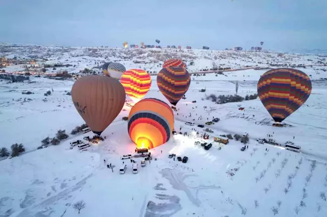 Kapadokya'da Kar Yağışı Nedeniyle Balon Turları 5. Kez İptal Edildi