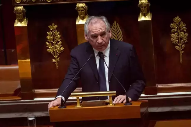 Fransa'da Başbakan Bayrou Hükümetine Yönelik Dördüncü Gensoru Önergesi Reddi