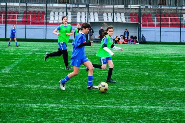 Aydın'da Okullar Arası Yıldız Kız-Erkek Futbol İl Birinciliği Müsabakaları Tamamlandı