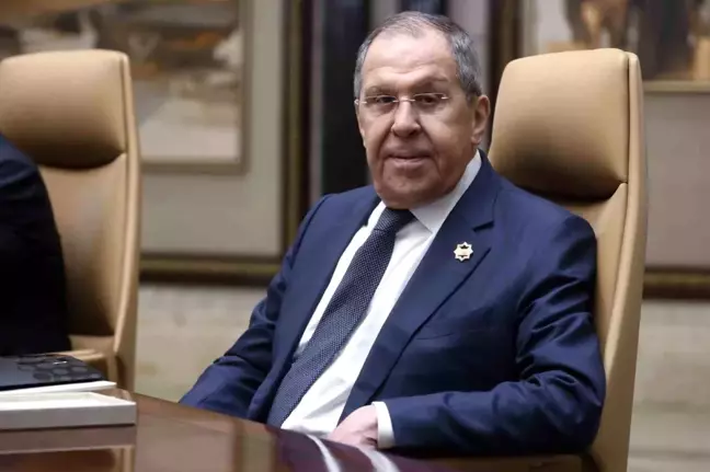 Lavrov, NATO İhtimalinin Rusya için Tehdit Olduğunu vurguladı