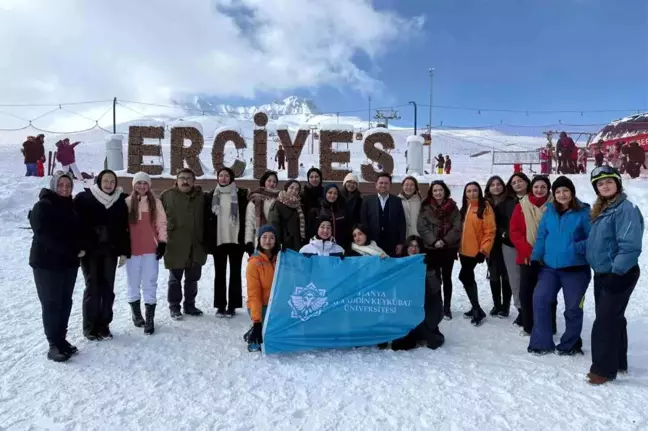 ALKÜ Öğrenci Toplulukları Zirvesi'nde Öğrenciler Eğlendi ve Fikir Alışverişinde Bulundu