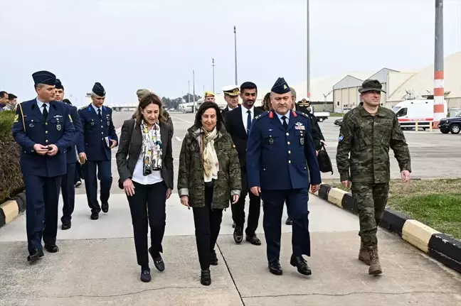 İspanyol Savunma Bakanı Robles, İncirlik Üssü'nü Ziyaret Etti