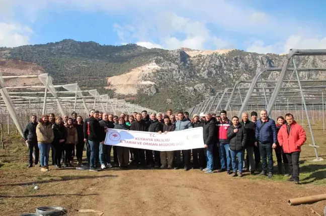 Kütahya'da Kiraz Yetiştiricilerine Uygulamalı Eğitim