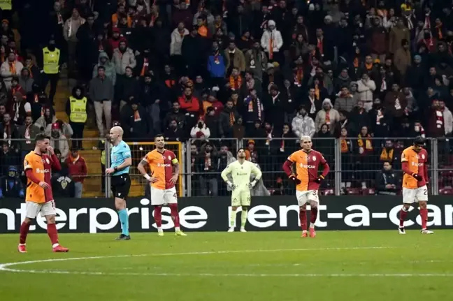 Galatasaray, AZ Alkmaar ile UEFA Avrupa Ligi'nde İlk Yarıda Geride