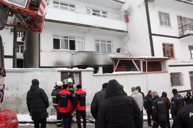 Kastamonu'da Yangın Faciası Önlenirken 2 Kişi Hastaneye Kaldırıldı