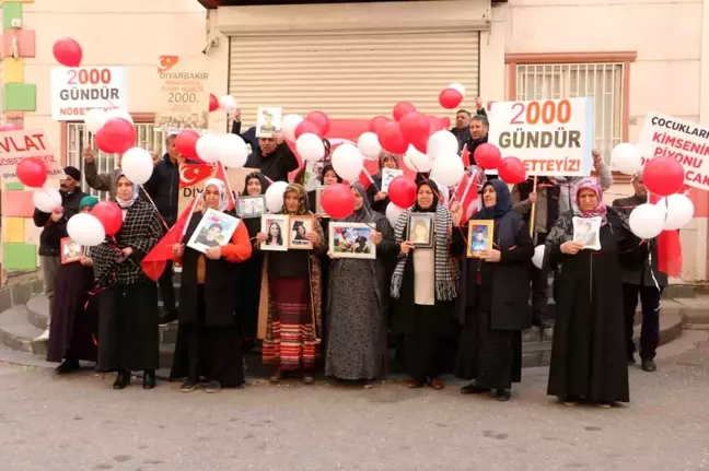 Diyarbakır'da Annelerin Evlat Nöbeti 2000 Gündür Devam Ediyor