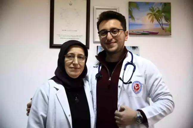 Anne ve Oğlu Aynı Aile Sağlığı Merkezi'nde Mesai Yapıyor