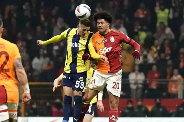 Galatasaray ve Fenerbahçe Derbisi İlk Yarısı Golsüz Sona Erdi