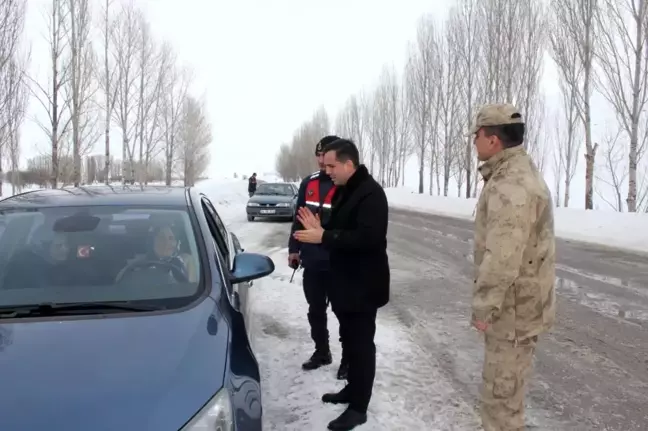 Bayburt Kaymakamı, Trafik Güvenliği İçin Sürücülere Rehberlik Yaptı