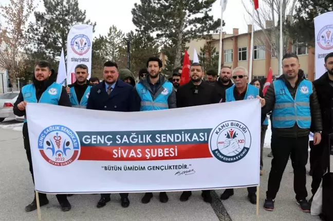 Genç Sağlık Sendikası'ndan Cumhuriyet Üniversitesi Hastanesi'nde Sorunlar İçin Basın Açıklaması