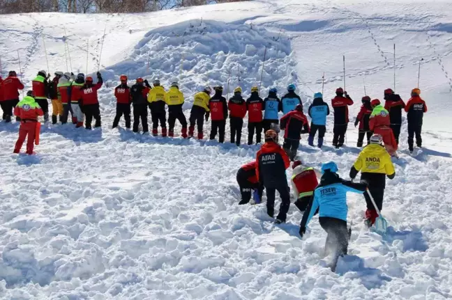 Erciyes Kayak Merkezi'nde Çığ Tatbikatı Gerçekleştirildi