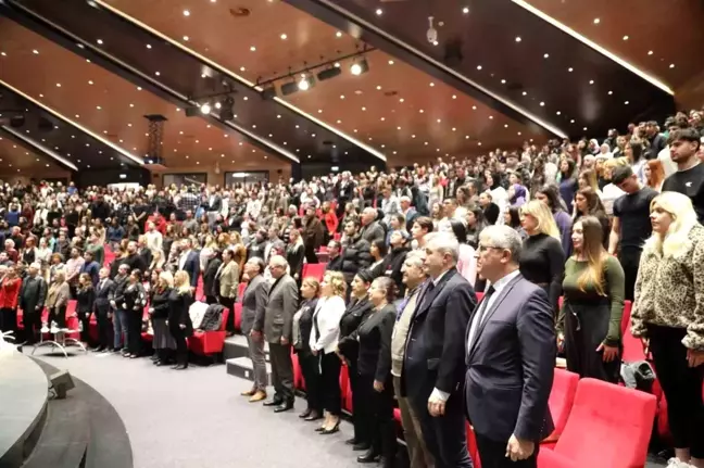 İAÜ İletişim Ödülleri'nde Halil Ergün AKEV Onur Ödülü'nü aldı