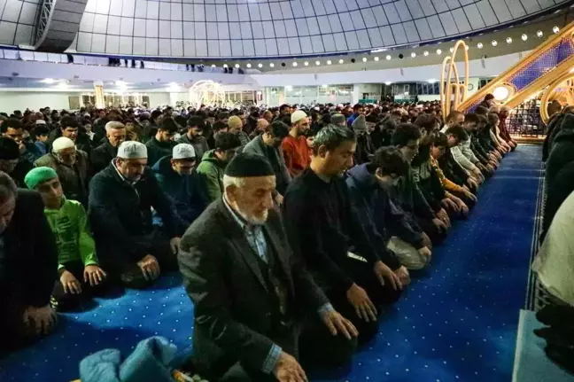 Erzincan'da İlk Teravih Namazı Coşkuyla Kılındı