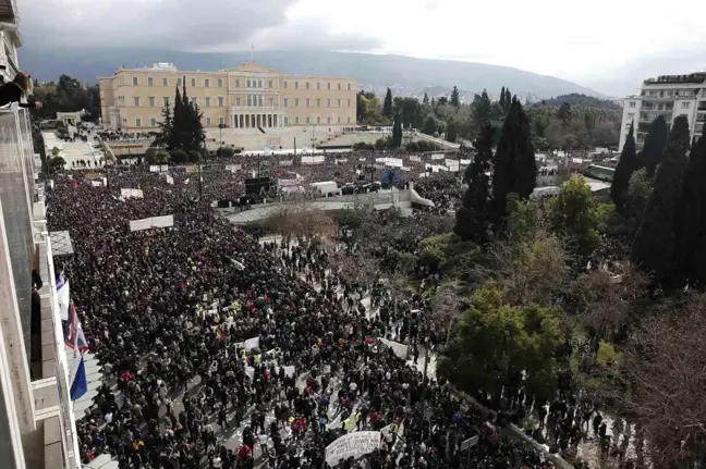 Yunanistan'da Tren Kazası Protestoları Çatışmalara Dönüştü