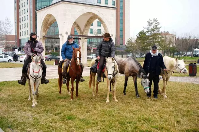 Endülüslü Müslümanlar, Edirne'den At Sırtında Hac Yolculuğuna Çıktı