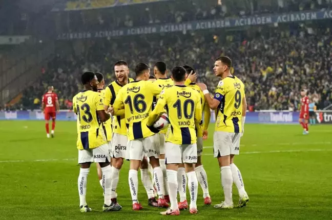 Fenerbahçe, Antalyaspor'u 3-0 Geride Bıraktı