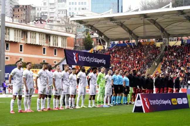 Trendyol Süper Lig: Kasımpaşa: 0 Galatasaray: 1 (Maç devam ediyor)