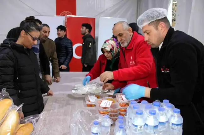 Kayseri'de 441 Yıldır Hizmet Veren Vakıf, Ramazan Boyunca İftar Çadırı Kurdu