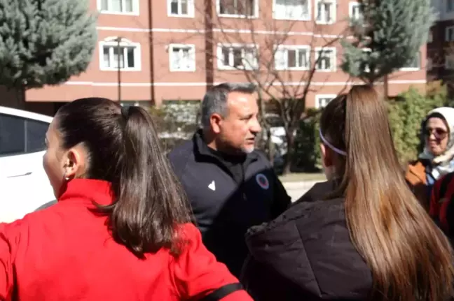 Gençlerbirliği Kız Takımı ve Kadın Taraftarlar, Kadınlar Günü İçin Dostluk Maçı Düzenledi