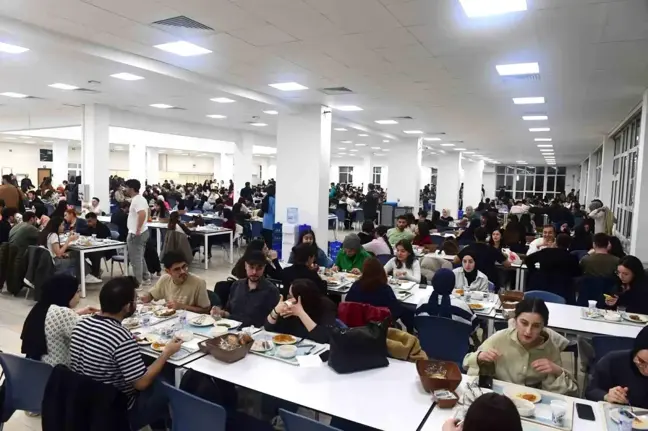 Anadolu Üniversitesi'nde Öğrencilerle İftar Buluşması