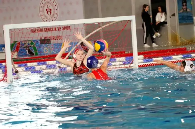 Galatasaray SK U13 Kızlar Sutopu Federasyon Kupası'nın Sahibi Oldu