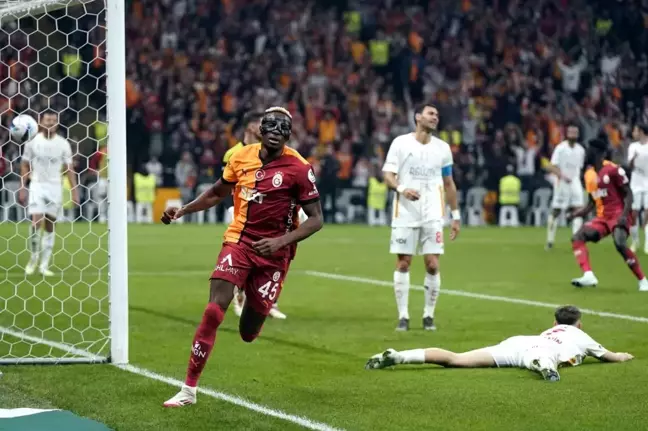 Victor Osimhen, Galatasaray'da İlk Hat-Trick'ini Yaptı ve Gol Krallığında Zirveye Yerleşti