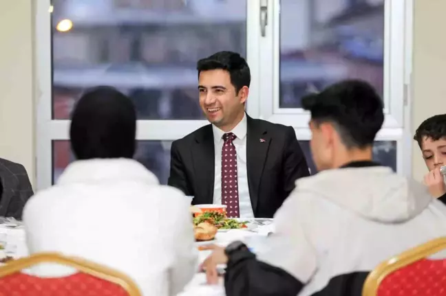 Genç Kaymakamı Güzel, SYDV tarafından desteklenen ailelerle iftar açtı