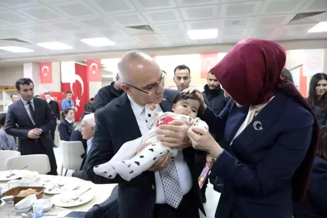 Ağrı Valisi Koç, şehit yakınları ve gazilerle iftarda buluştu