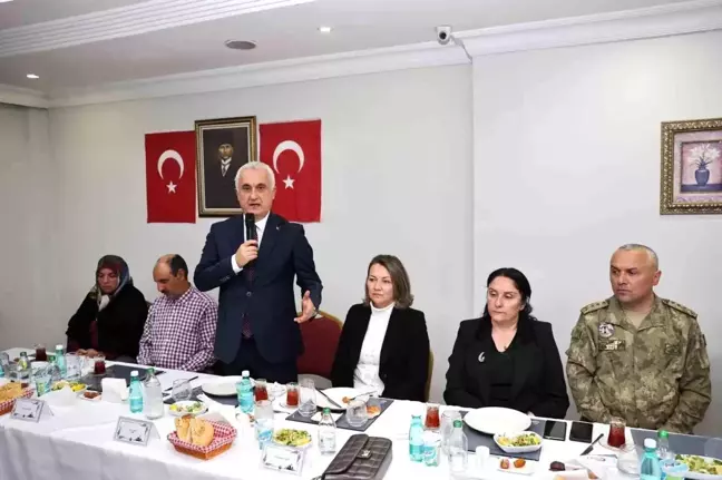 Muş Valisi Çakır, şehit aileleri ve gazilerle iftar sofrasında buluştu