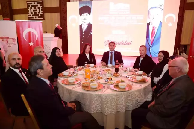 Şehit aileleri ve gazilerle iftar yaptı