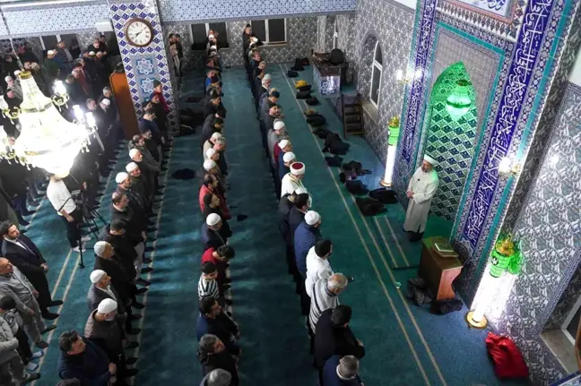 Diyanet İşleri Başkanı Erbaş, CİMER ile Davet Edilerek Camide Teravih Namazı Kıldırdı