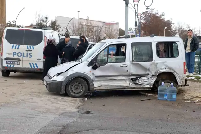 Sivas'ta Kaza: 1'i Ağır 3 Yaralı