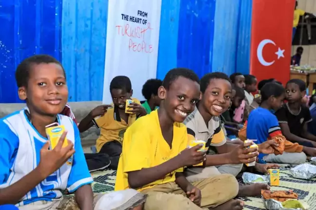 TİKA, Somali'deki Yetimlere Ramazan İftar Sofrası Kurdu