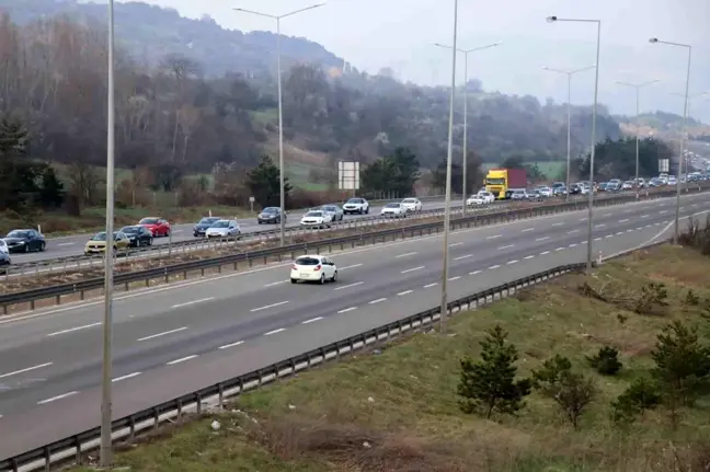 Ramazan Bayramı Tatili İçin TEM Otoyolu'nda Yoğunluk