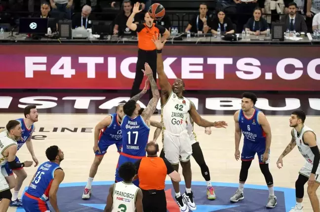 A. Efes, Zalgiris Kaunas'ı Yenerek Play-Off'a Yükseldi