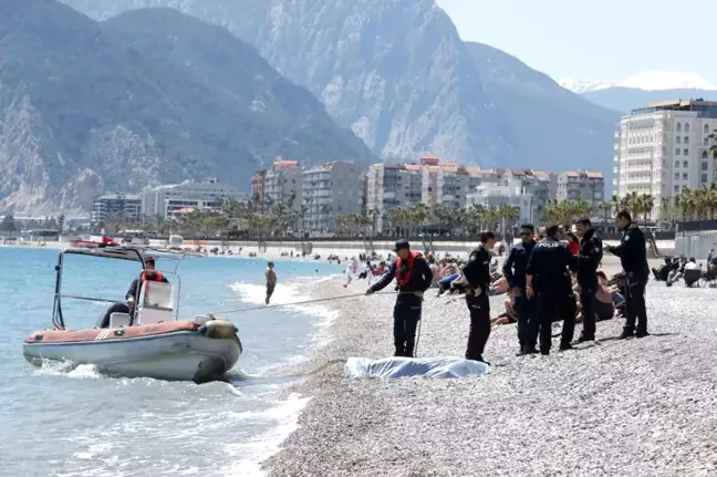 Antalya'da Denizde Boğulma Olayı: Kimliği Belirsiz Kişi Hayatını Kaybetti