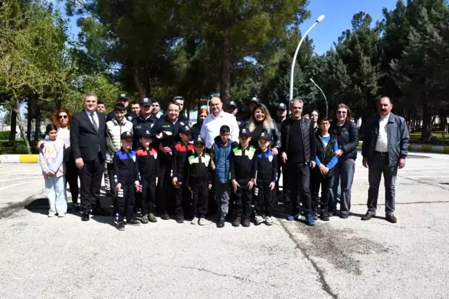 Çocuklar, Ali Gaffar Okkan Polis Meslek Yüksek Okulu'nu Ziyaret Etti
