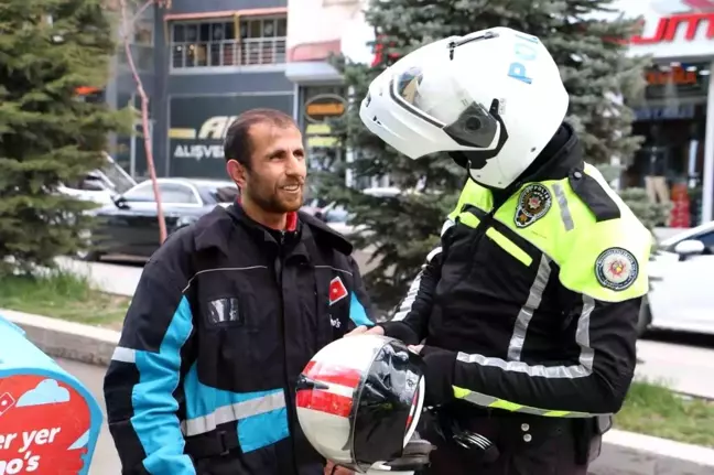 Hakkari'de Motosikletli Kuryelere Denetim ve Bilgilendirme Faaliyeti