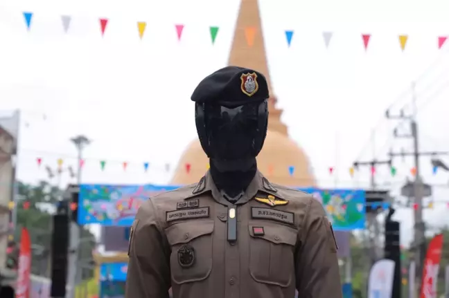 Tayland, Dünyanın İlk Yapay Zeka Robot Polisini Tanıttı