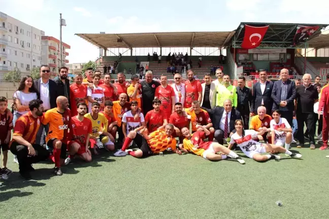 Galatasaray'ın efsaneleri Cizre'de gençlerle dostluk maçı yaptı