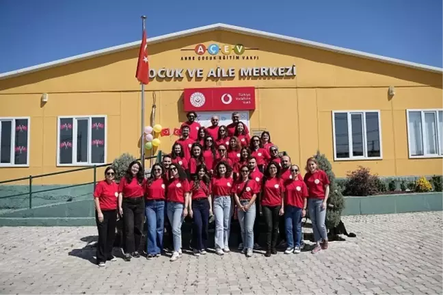 Vodafone Gönüllüleri 23 Nisan Bayramı'nda Gaziantep'te Çocuklarla Bir Araya Geldi